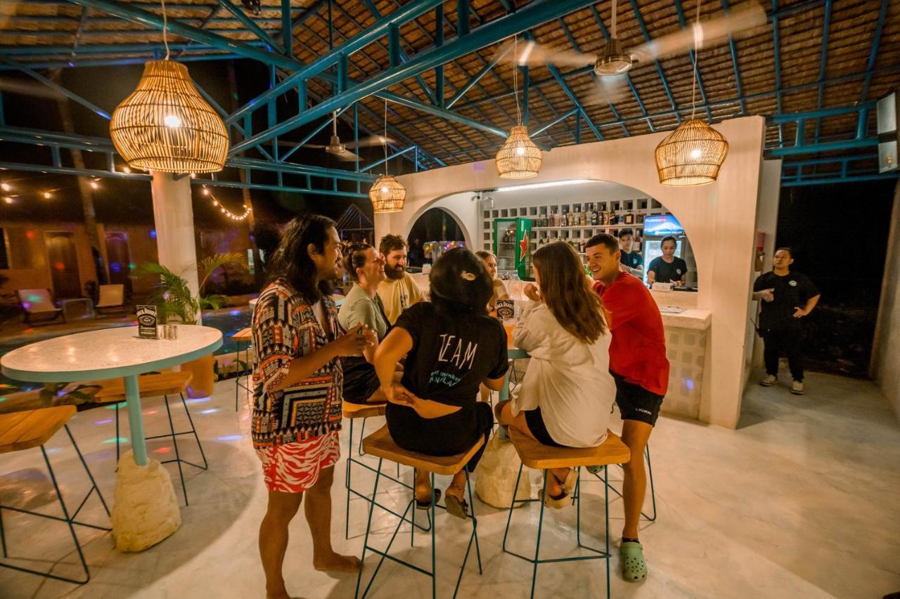 Mad Monkey Panglao Hostel Екстериор снимка