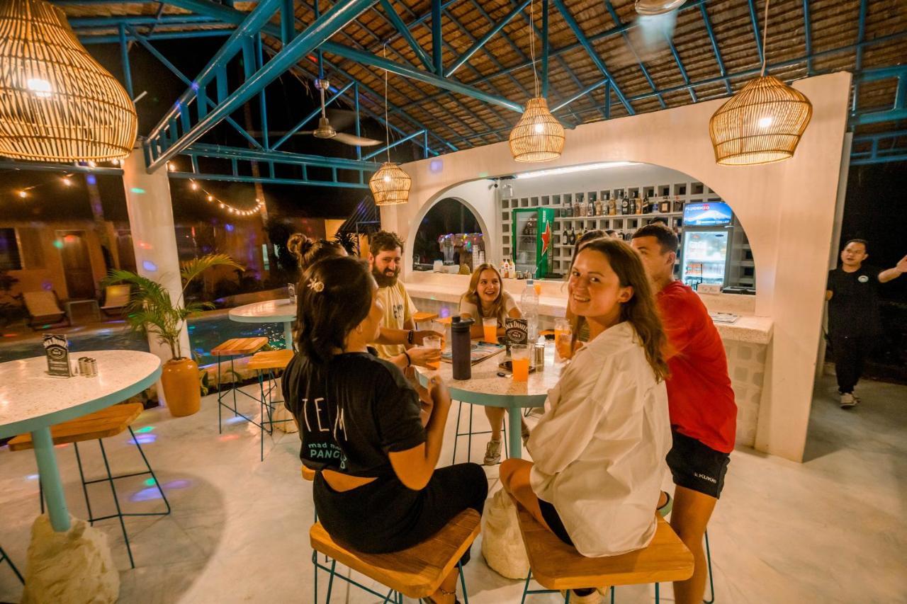 Mad Monkey Panglao Hostel Екстериор снимка
