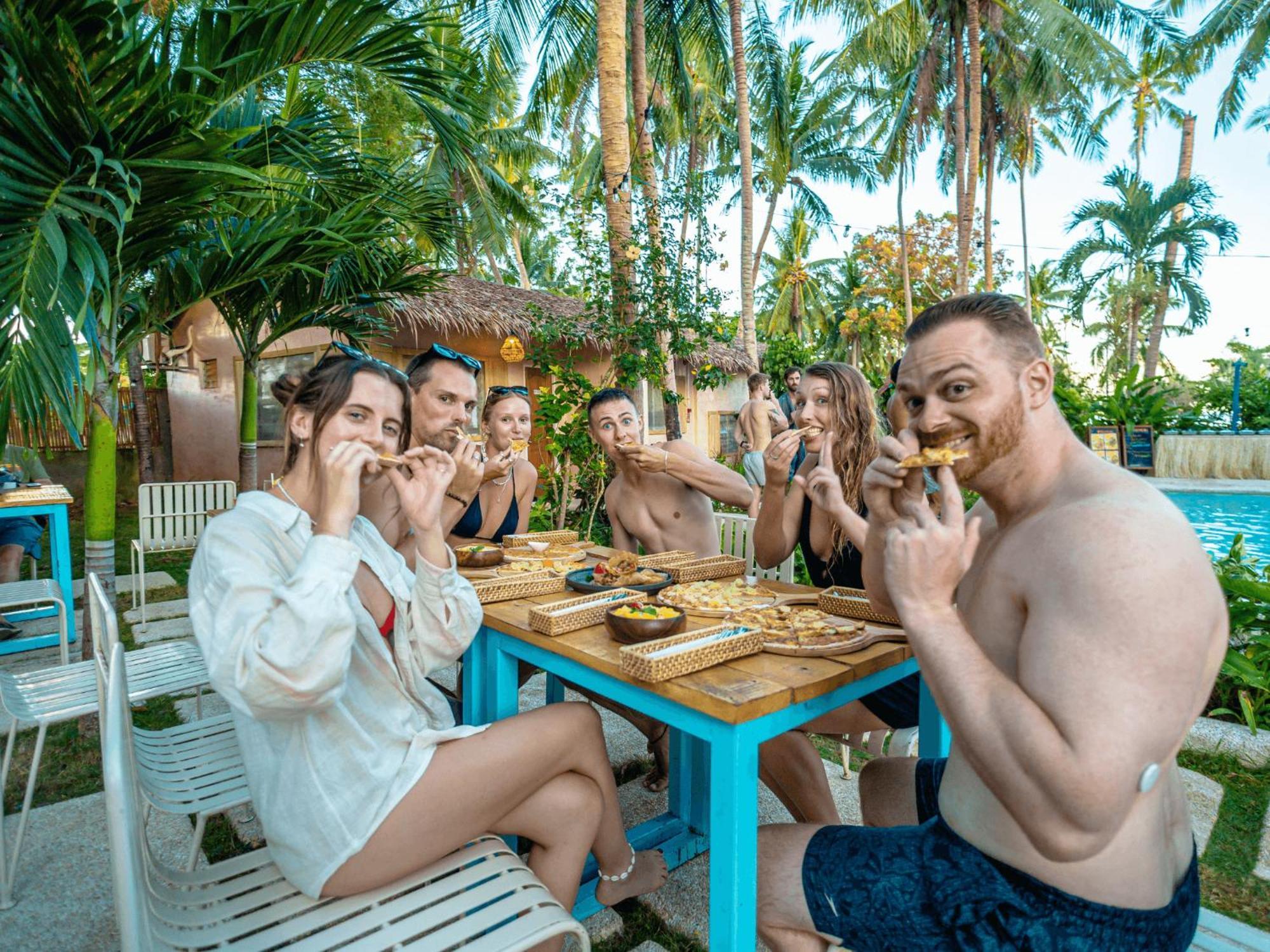 Mad Monkey Panglao Hostel Екстериор снимка