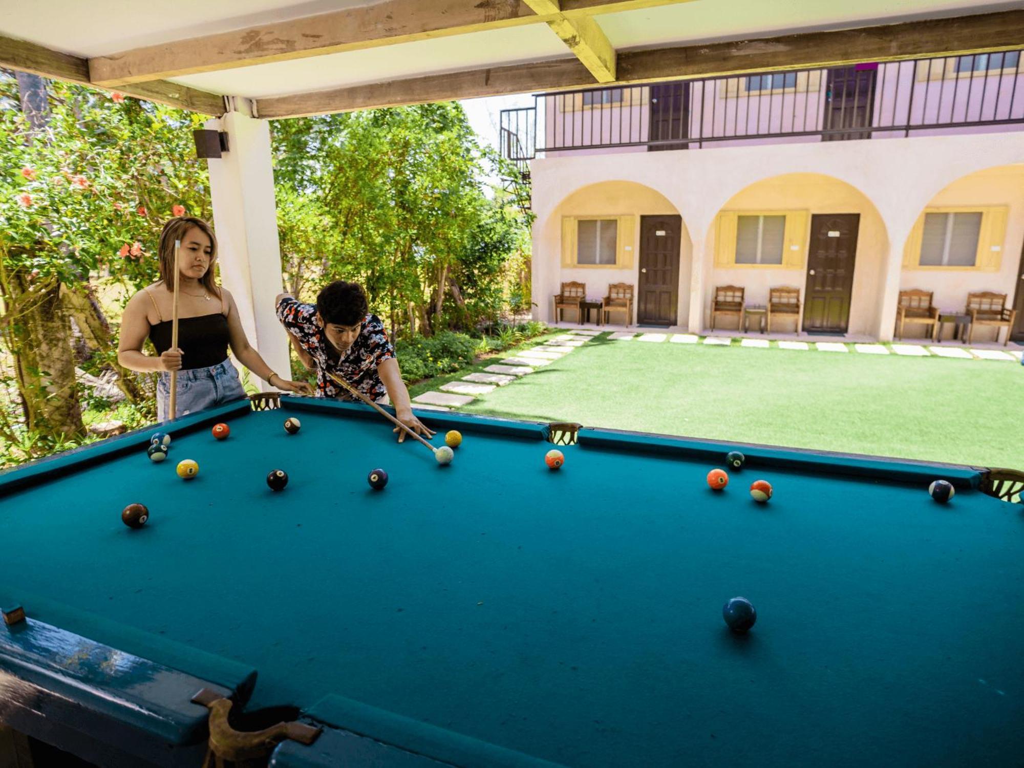Mad Monkey Panglao Hostel Екстериор снимка